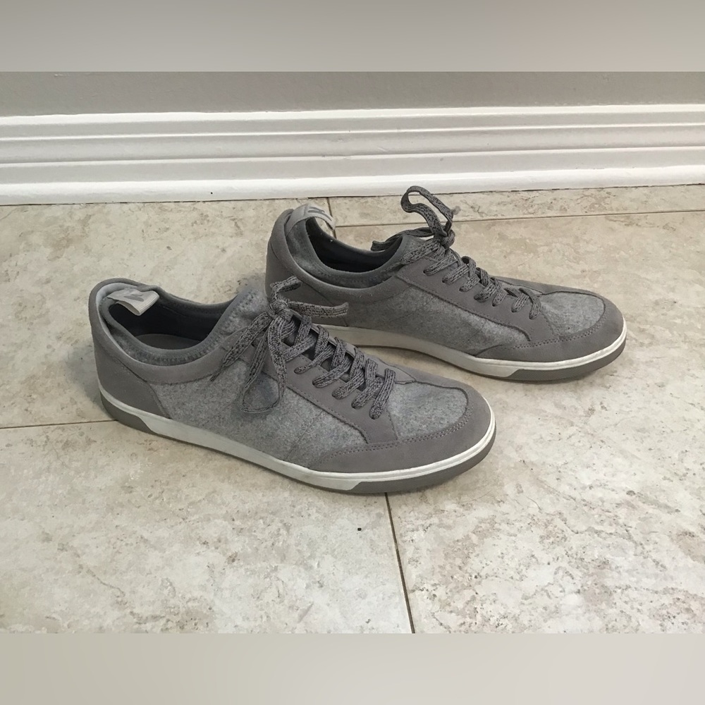 Johnnie O Surfside Sneakers Sz 10